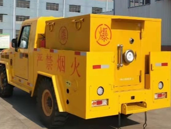 莱山凯龙爆破器材运输车：保障爆破任务的安全运行