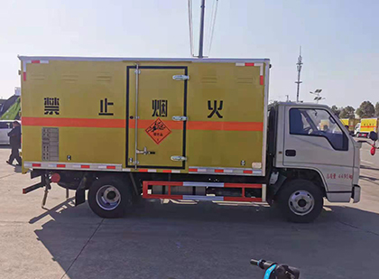 莱山爆破器材运输车技术升级与安全合规新趋势